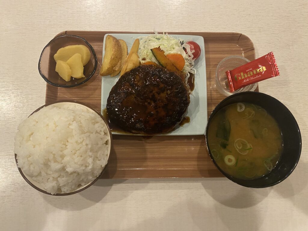 ハンバーグ定食