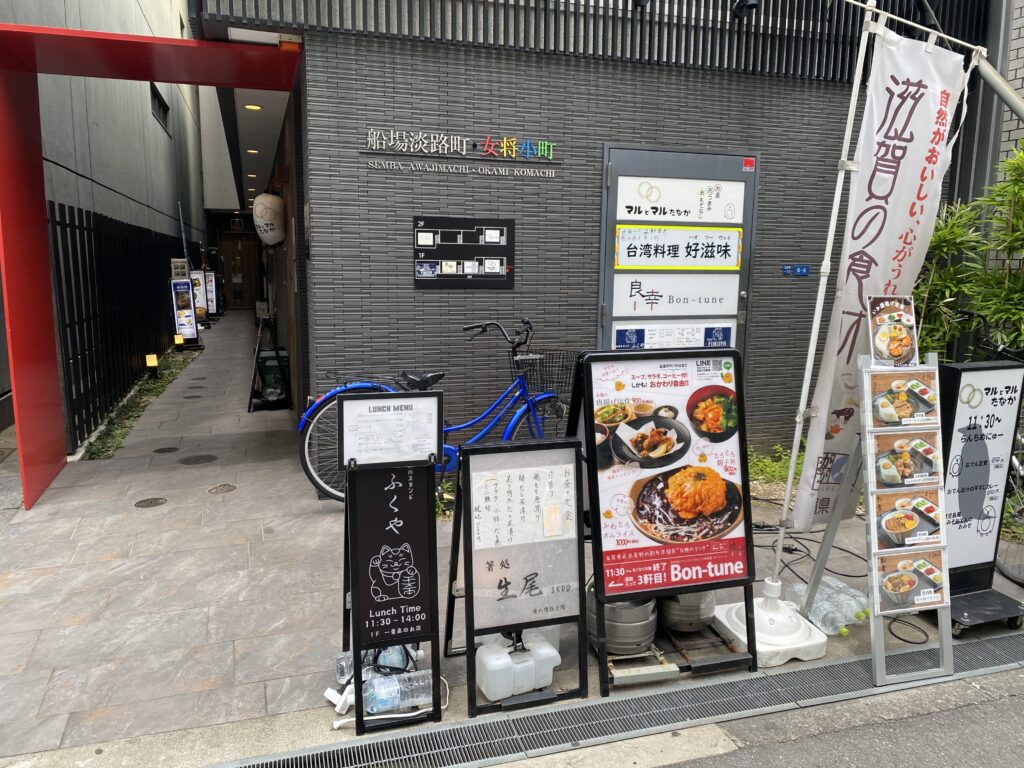 ビルの入口