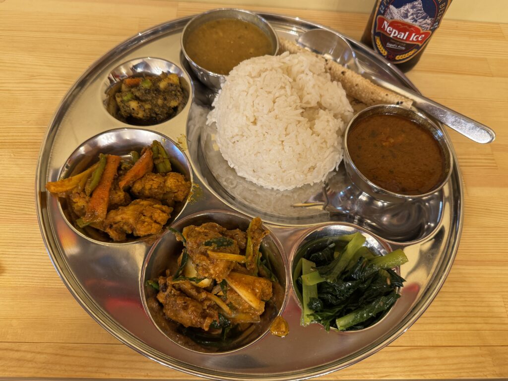 ネパールといえばダルバート。ダルは豆、バートはご飯の意味です。