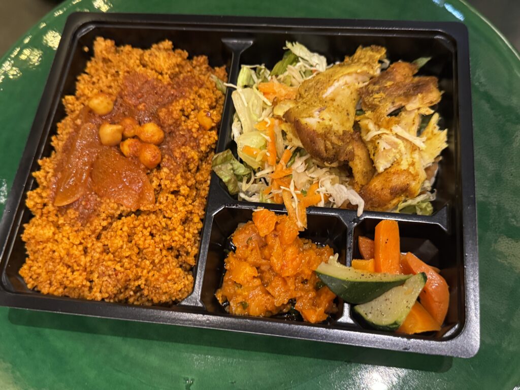 チュニジアのクスクス。これ食べるために午前中チュニジア館に入りました