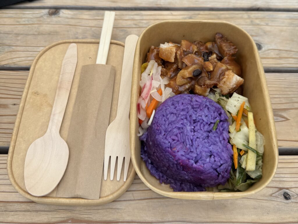 フィリピンの代表的なおもてなし料理は豚の丸焼き