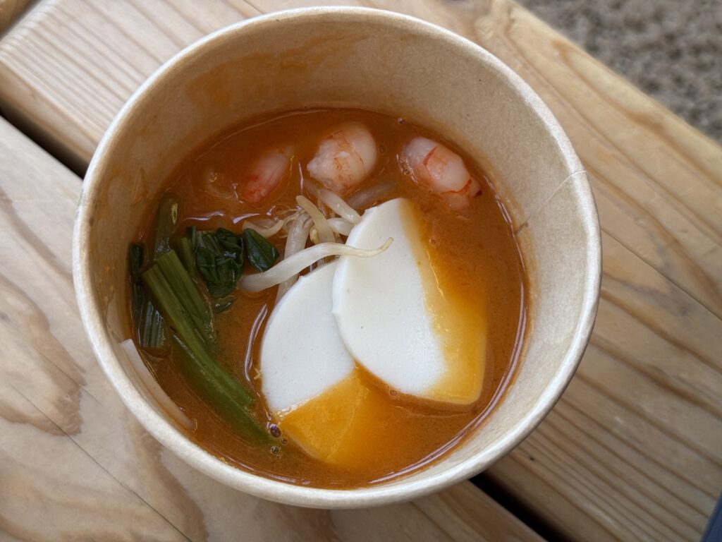 シンガポールのプラウン・ヌードルは中華と東南アジアの融合です