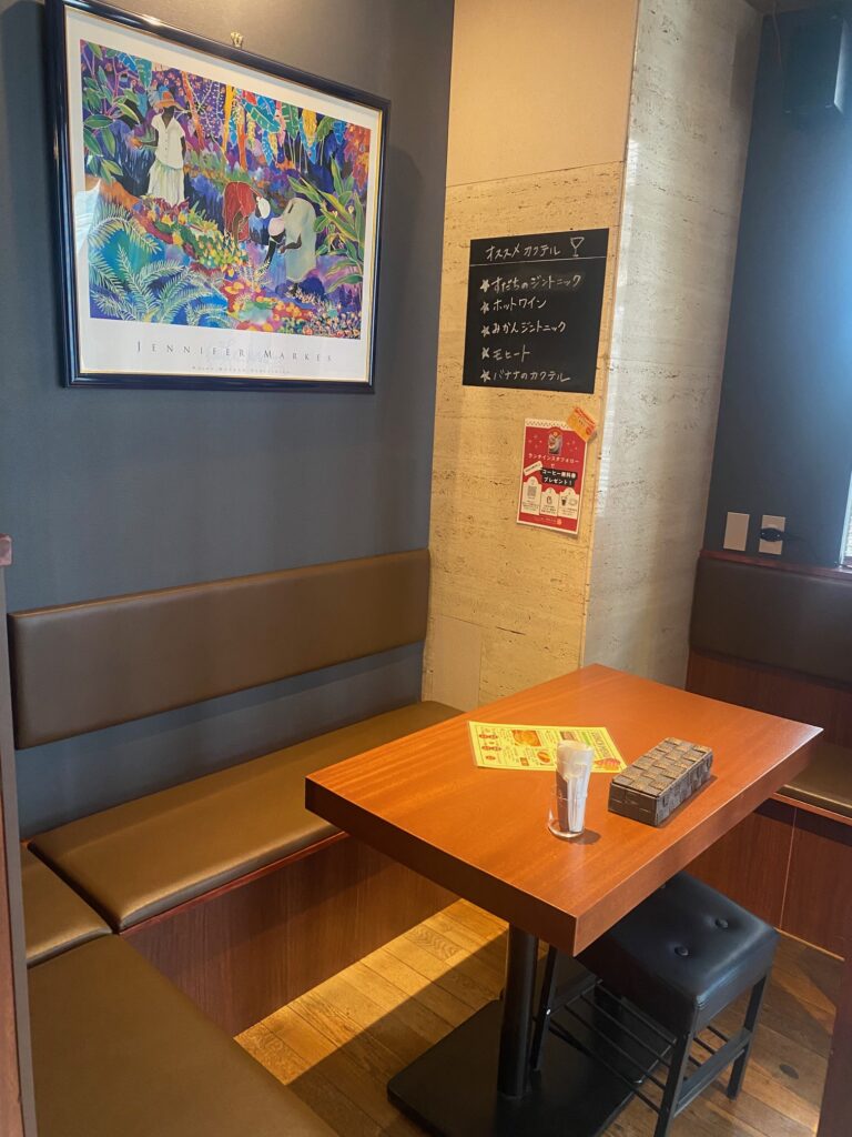 内観(テーブル席)