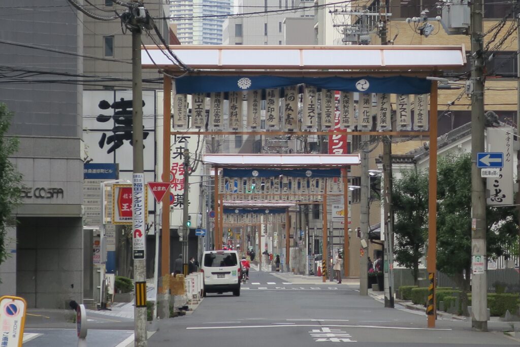 昼間見た神農祭の鳥居群